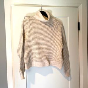 Madewell turtleneck. Never worn. Size medium but fits smaller, cropped style.